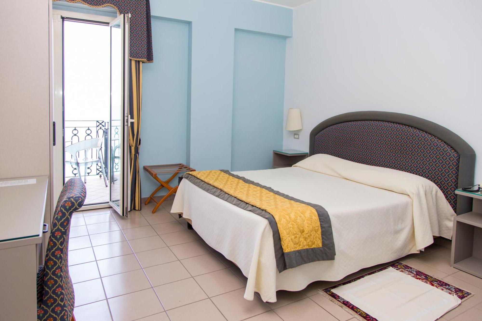 Hotel Il Mulino Capo dʼOrlando Exteriör bild