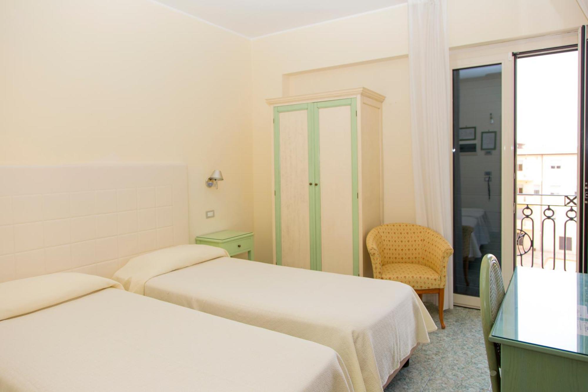 Hotel Il Mulino Capo dʼOrlando Exteriör bild
