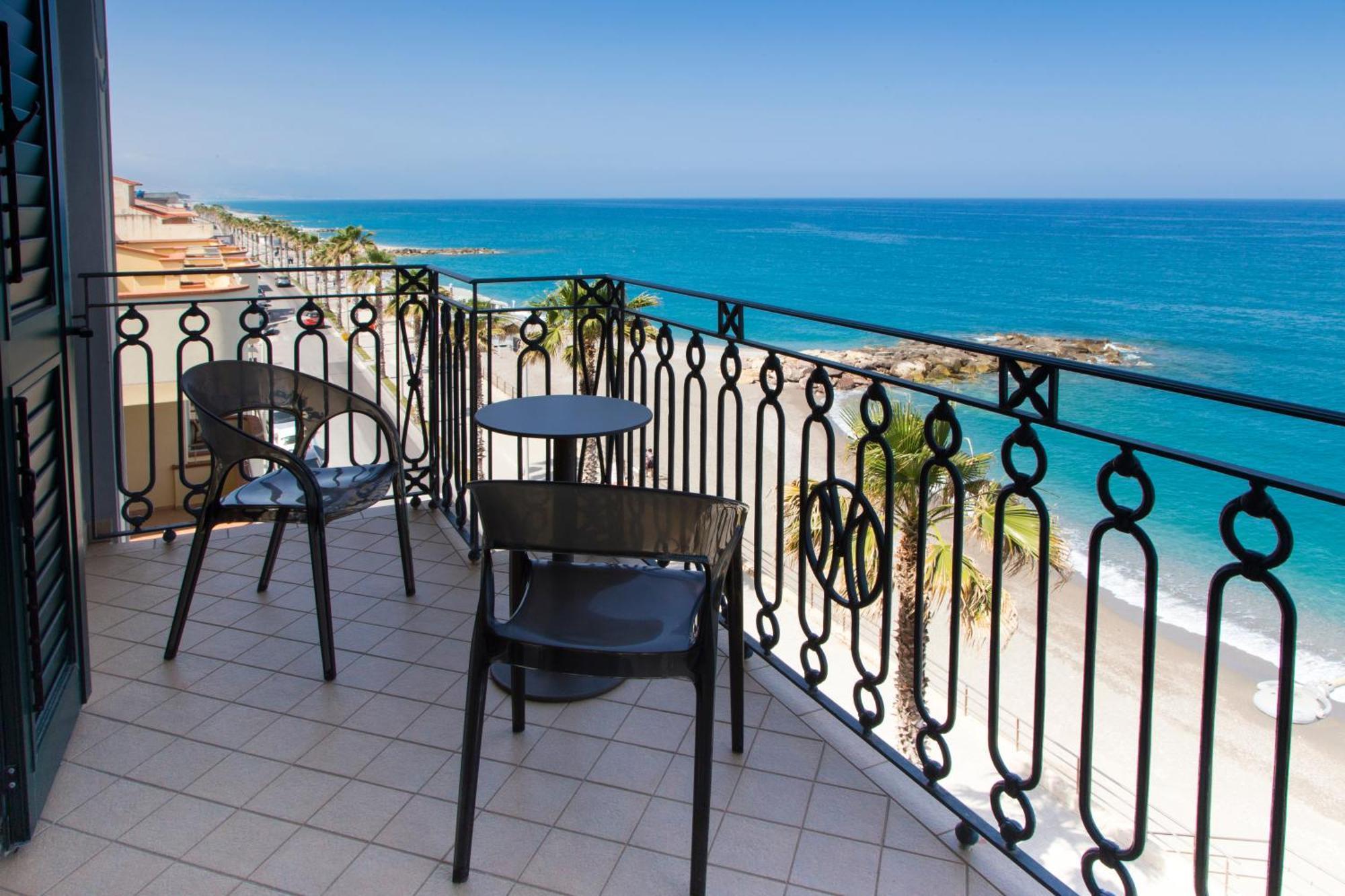 Hotel Il Mulino Capo dʼOrlando Exteriör bild