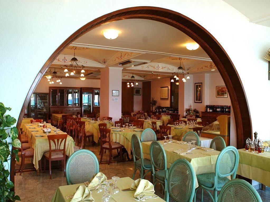Hotel Il Mulino Capo dʼOrlando Exteriör bild
